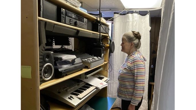 Gudrun Brunot in her home recording booth